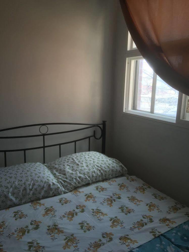 University Apartment Торонто Екстер'єр фото