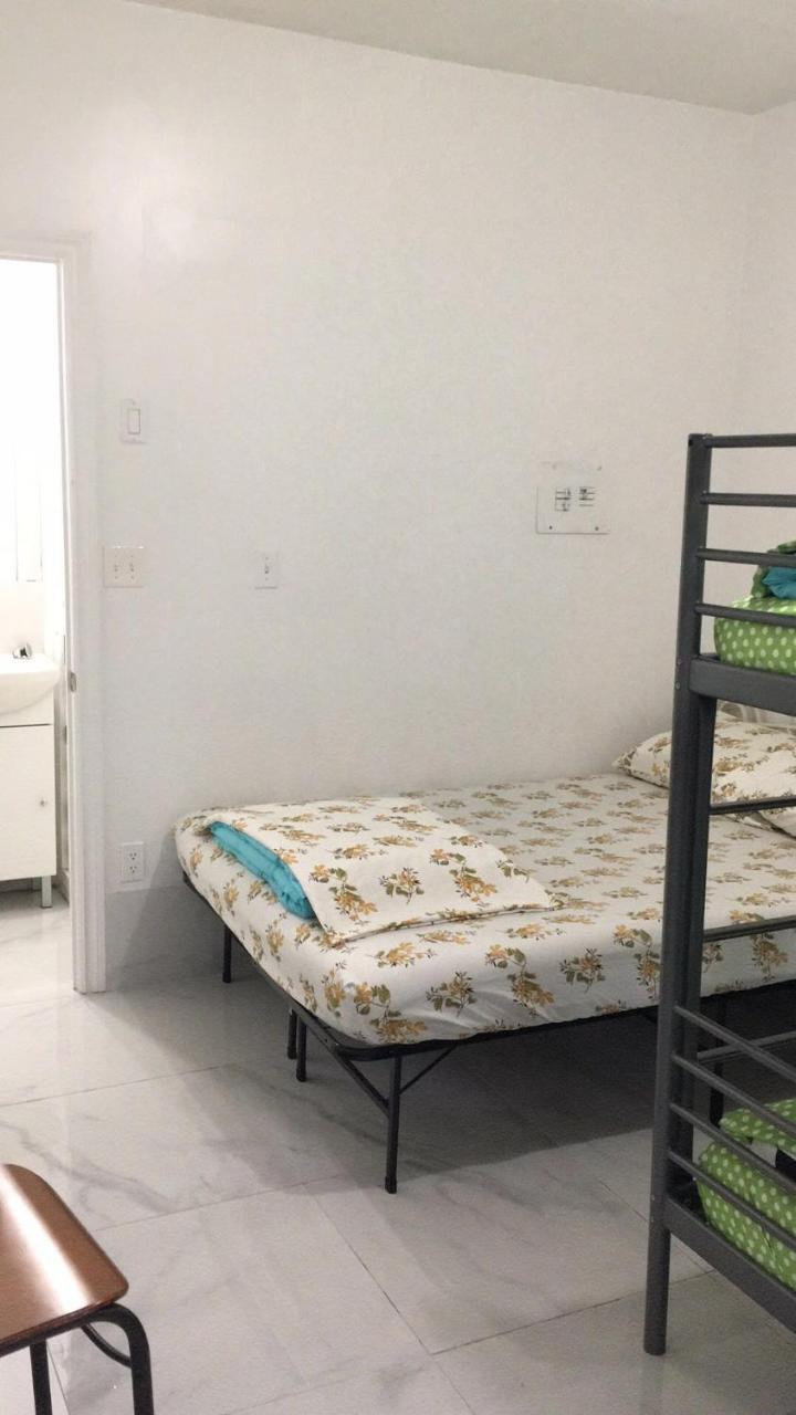 University Apartment Торонто Екстер'єр фото