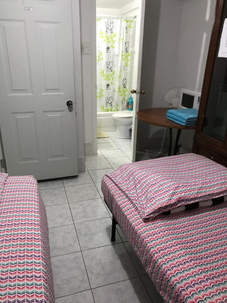 University Apartment Торонто Екстер'єр фото