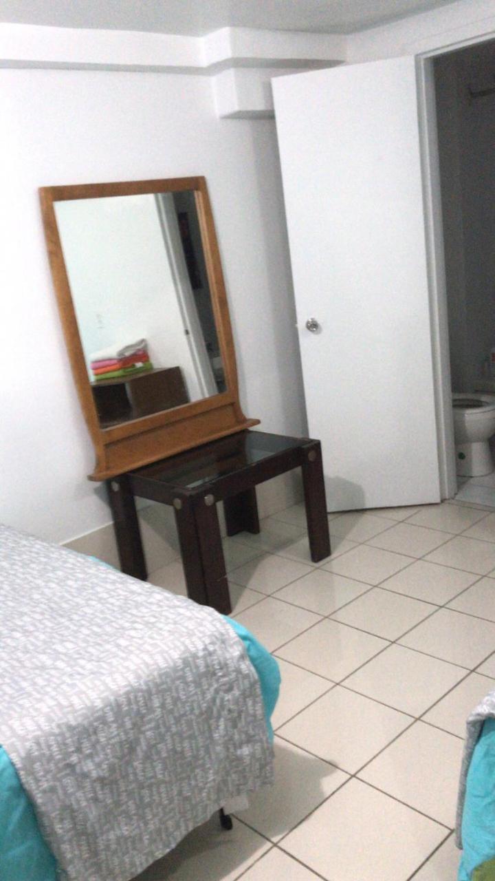 University Apartment Торонто Екстер'єр фото