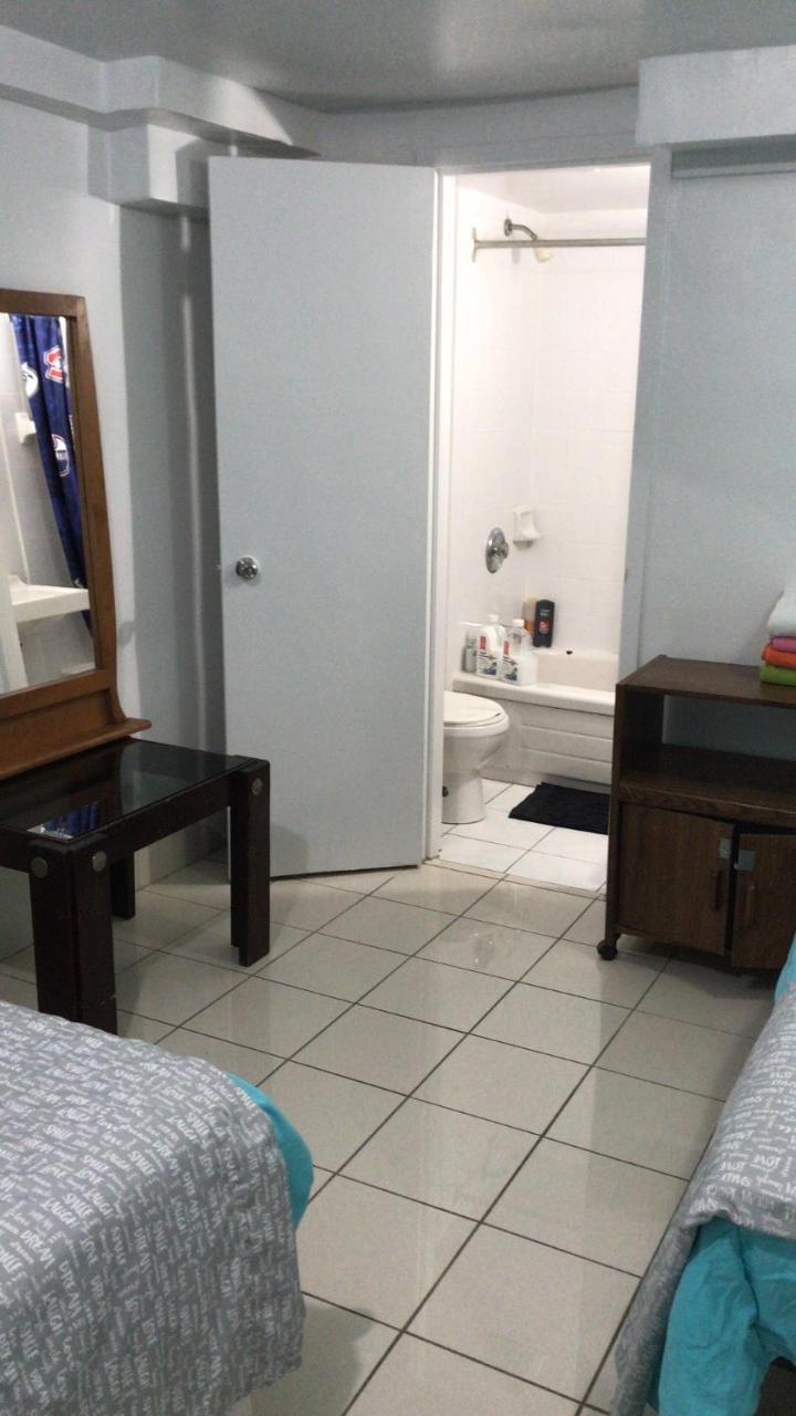 University Apartment Торонто Екстер'єр фото